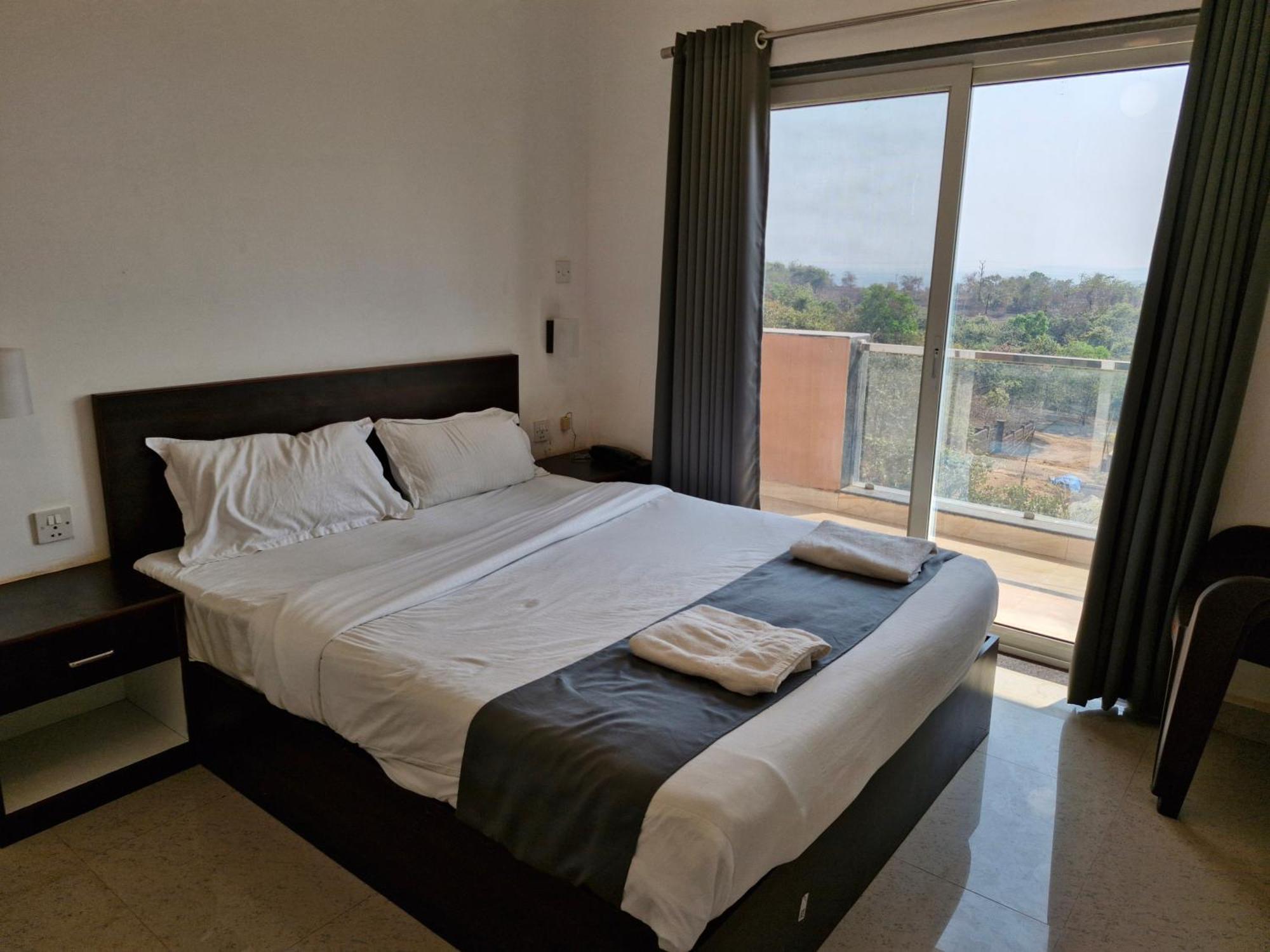 Hotel Rsa Residency Pernem Esterno foto